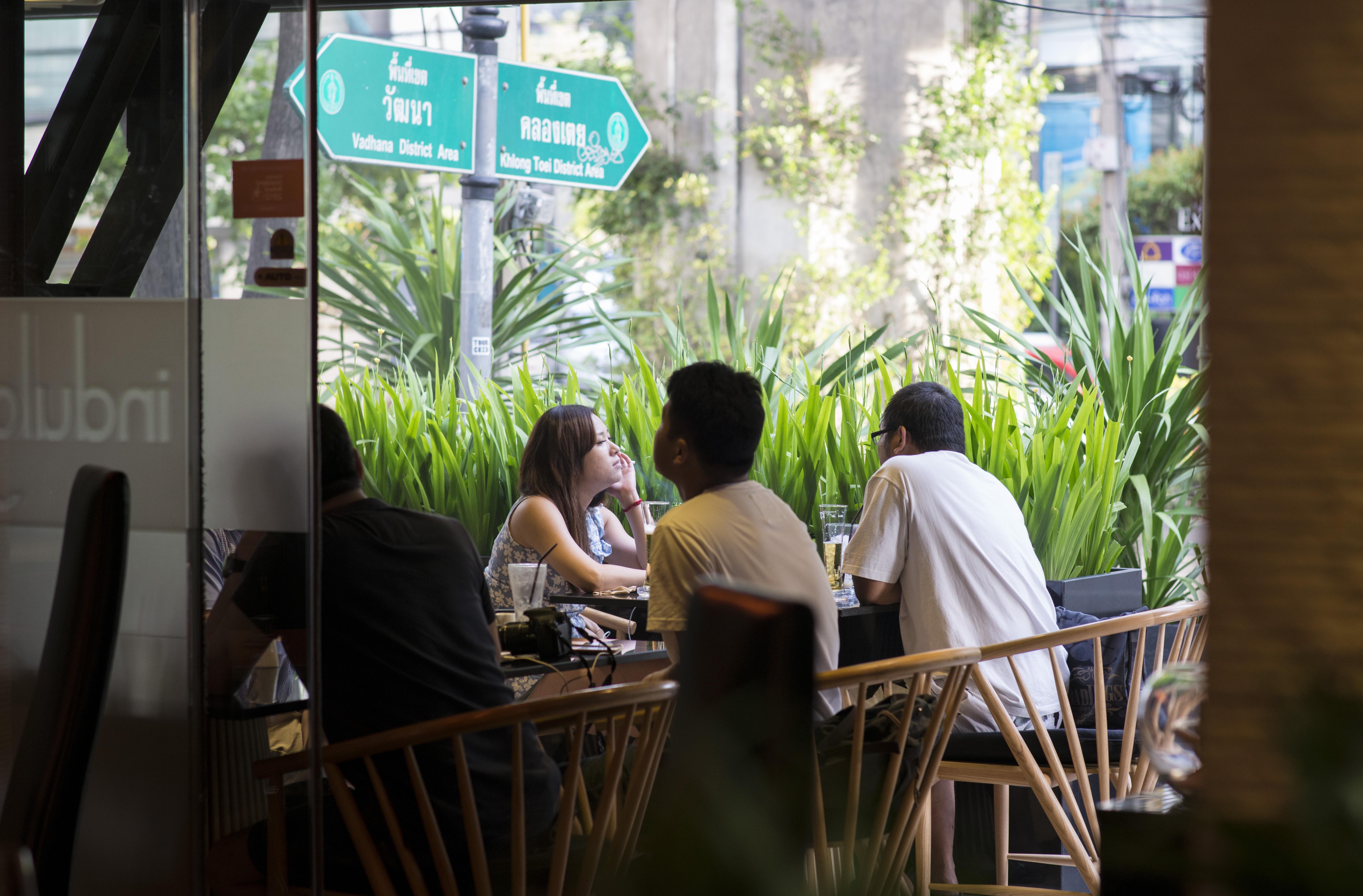 Sukhumvit Suites Hotel Banguecoque Exterior foto