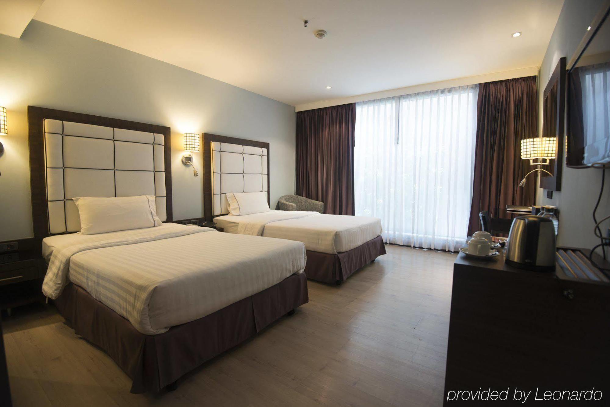 Sukhumvit Suites Hotel Banguecoque Exterior foto